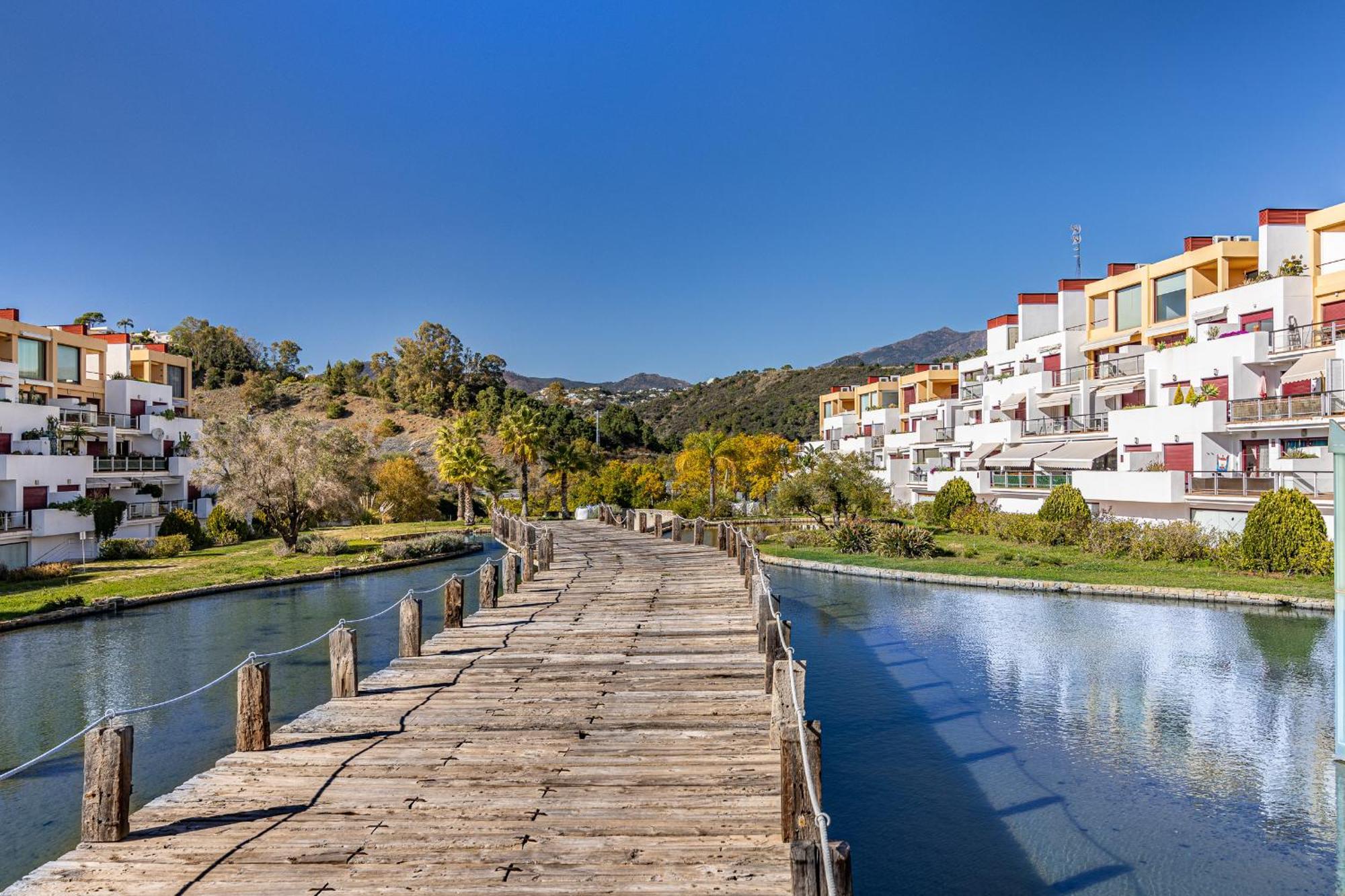 Rentitspain Apartamento Charming Gym, Jacuzzi Y Balcon 에스테포나 외부 사진
