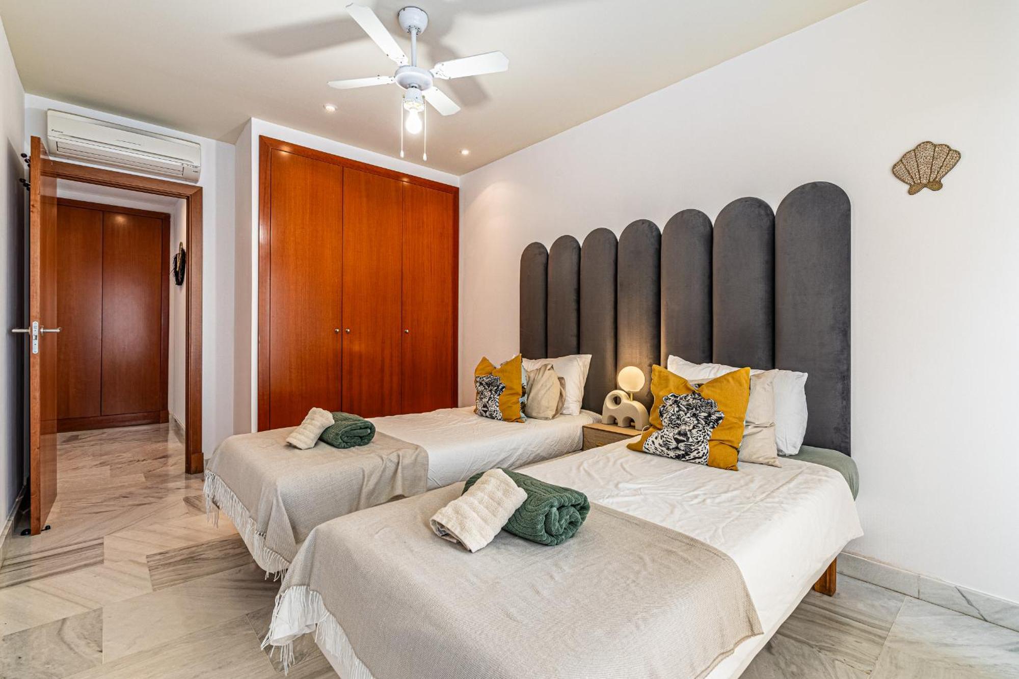 Rentitspain Apartamento Charming Gym, Jacuzzi Y Balcon 에스테포나 외부 사진